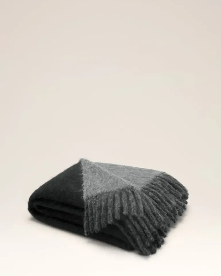 Ami Paris Bicolor Double-Sided Blanket With Ami Alexandre Mattiussi Tab BLACK Fashion